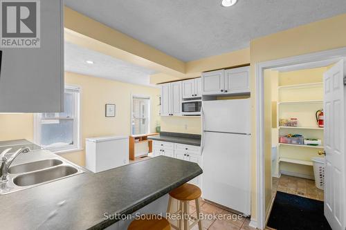 Kitchen - 269 6Th Street E, Owen Sound, ON - Indoor Photo Showing Kitchen With Double Sink
