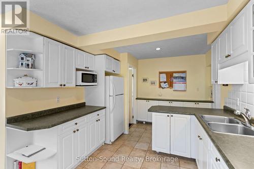 Kitchen - 269 6Th Street E, Owen Sound, ON - Indoor Photo Showing Kitchen With Double Sink