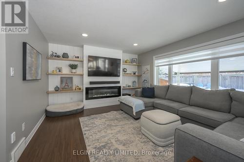 10 Kingfisher Court, St. Thomas, ON - Indoor Photo Showing Living Room With Fireplace