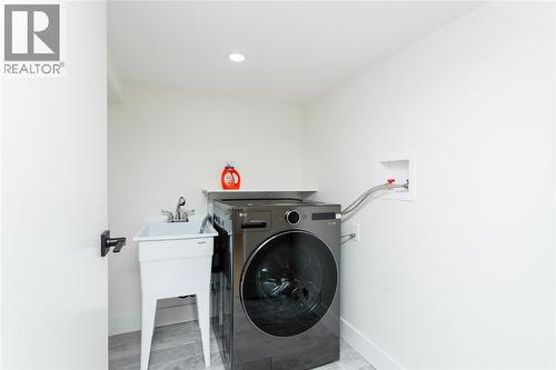 401 Devine Street, Sarnia, ON - Indoor Photo Showing Laundry Room