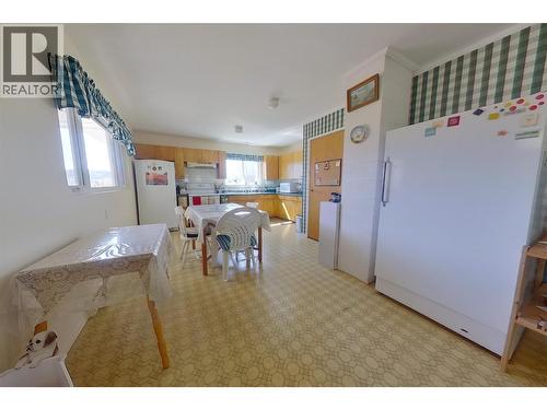 2813 3 Highway, Creston, BC 