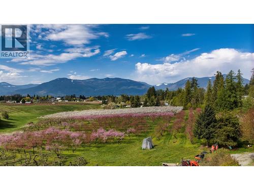 2813 3 Highway, Creston, BC 