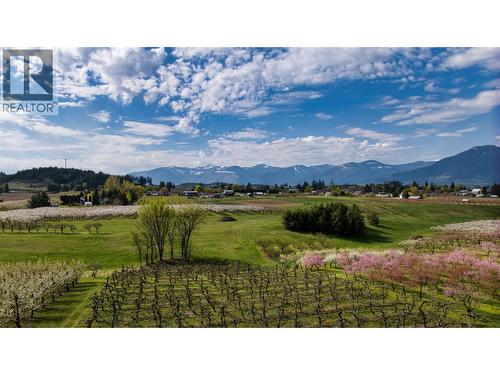 2813 3 Highway, Creston, BC 