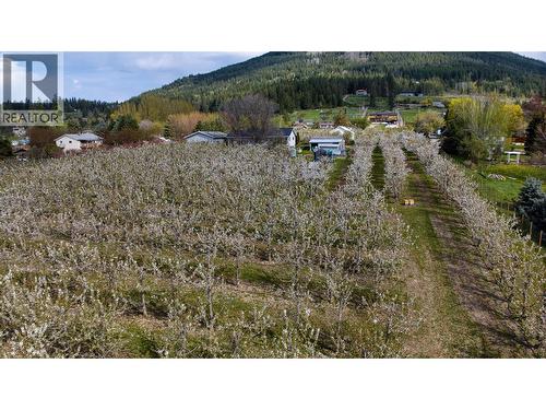 2813 3 Highway, Creston, BC 