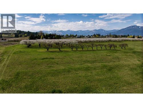 2813 3 Highway, Creston, BC 