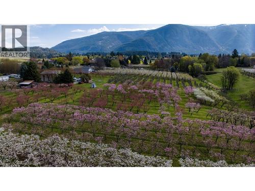 2813 3 Highway, Creston, BC 