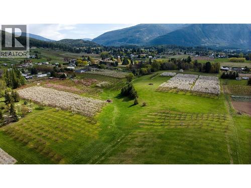 2813 3 Highway, Creston, BC 