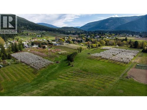 2813 3 Highway, Creston, BC 