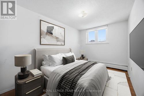 109 - 19 Woodlawn Road E, Guelph (Riverside Park), ON - Indoor Photo Showing Bedroom