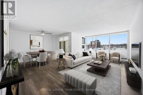 109 - 19 Woodlawn Road E, Guelph (Riverside Park), ON - Indoor Photo Showing Living Room