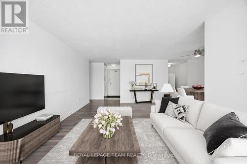 109 - 19 Woodlawn Road E, Guelph (Riverside Park), ON - Indoor Photo Showing Living Room