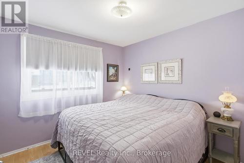 8257 Post Road, Niagara Falls (Ascot), ON - Indoor Photo Showing Bedroom