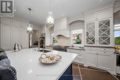 2 Tidnish Court, King, ON - Indoor Photo Showing Kitchen With Upgraded Kitchen