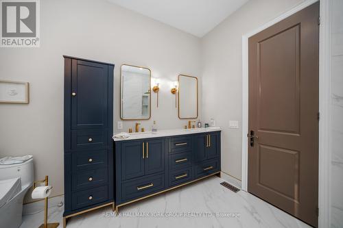2 Tidnish Court, King, ON - Indoor Photo Showing Bathroom