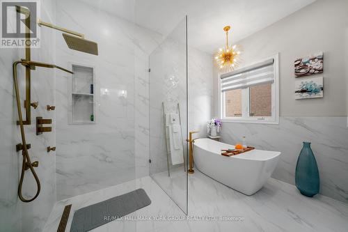 2 Tidnish Court, King, ON - Indoor Photo Showing Bathroom