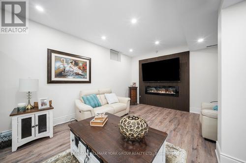 2 Tidnish Court, King, ON - Indoor