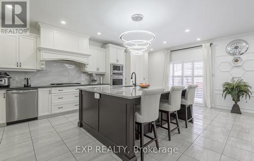 228 Greti Drive, Hamilton, ON - Indoor Photo Showing Kitchen With Upgraded Kitchen