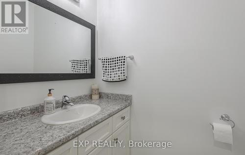 228 Greti Drive, Hamilton, ON - Indoor Photo Showing Bathroom