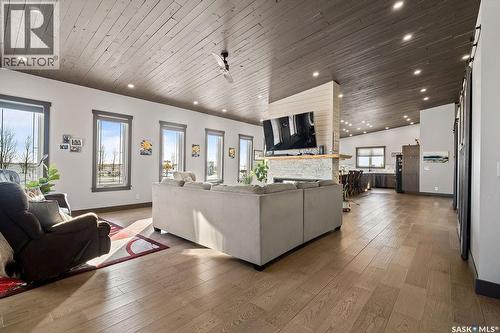 Cote Acreage, Benson Rm No. 35, SK - Indoor