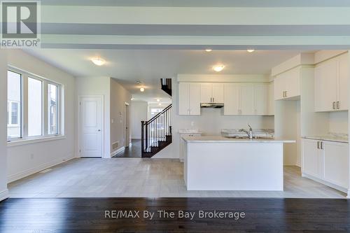 21 Lisa Street, Wasaga Beach, ON - Indoor Photo Showing Kitchen