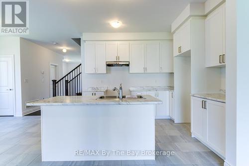 21 Lisa Street, Wasaga Beach, ON - Indoor Photo Showing Kitchen