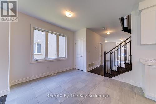 21 Lisa Street, Wasaga Beach, ON - Indoor Photo Showing Other Room