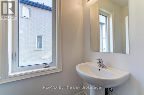 21 Lisa Street, Wasaga Beach, ON - Indoor Photo Showing Bathroom