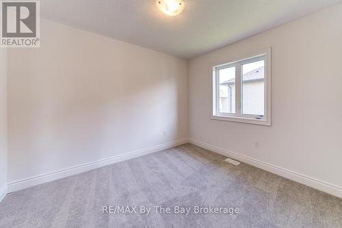 21 Lisa Street, Wasaga Beach, ON - Indoor Photo Showing Other Room