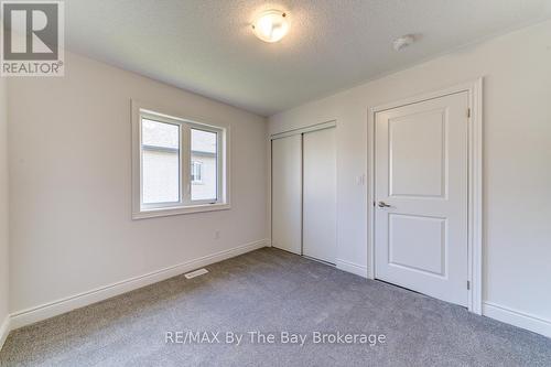 21 Lisa Street, Wasaga Beach, ON - Indoor Photo Showing Other Room