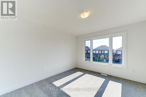 21 Lisa Street, Wasaga Beach, ON - Indoor Photo Showing Other Room