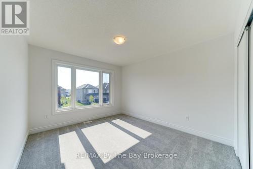 21 Lisa Street, Wasaga Beach, ON - Indoor Photo Showing Other Room