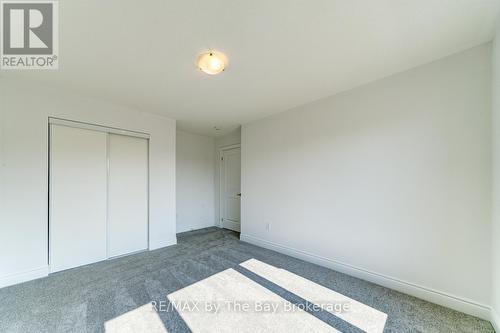 21 Lisa Street, Wasaga Beach, ON - Indoor Photo Showing Other Room