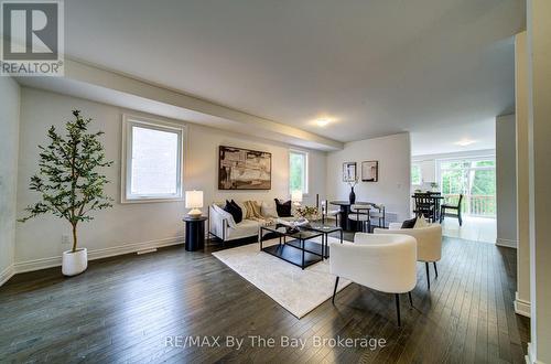 5 Misty Ridge Road, Wasaga Beach, ON - Indoor Photo Showing Living Room