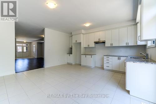 5 Misty Ridge Road, Wasaga Beach, ON - Indoor Photo Showing Kitchen