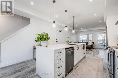 59 Lily Lane, Guelph (Clairfields/Hanlon Business Park), ON - Indoor Photo Showing Kitchen With Upgraded Kitchen