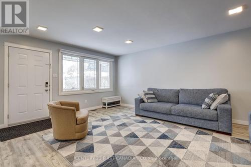 86 Patience Crescent, London South (South X), ON - Indoor Photo Showing Living Room