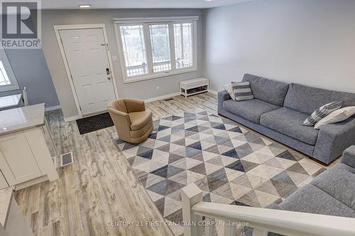 86 Patience Crescent, London South (South X), ON - Indoor Photo Showing Living Room