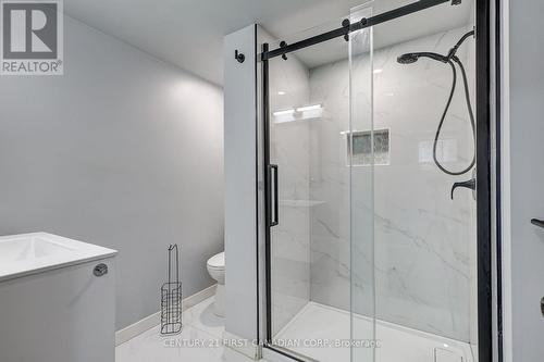 86 Patience Crescent, London South (South X), ON - Indoor Photo Showing Bathroom