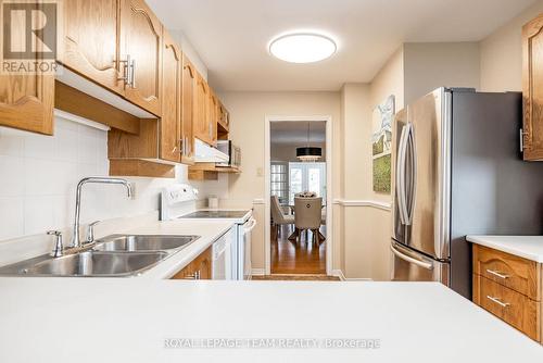 kitchen - 14 - 27 Pine Needles Court, Ottawa, ON - Indoor Photo Showing Kitchen With Double Sink