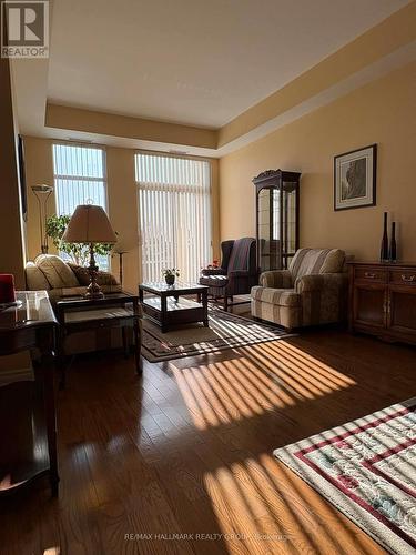 401 - 205 Bolton Street, Ottawa, ON - Indoor Photo Showing Living Room