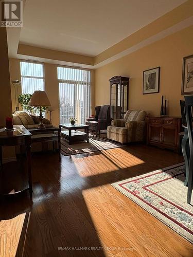 401 - 205 Bolton Street, Ottawa, ON - Indoor Photo Showing Living Room