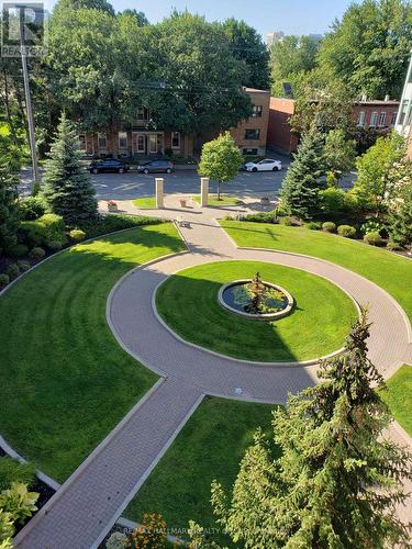Front courtyard summer - 401 - 205 Bolton Street, Ottawa, ON - Outdoor