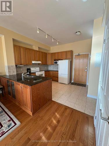 401 - 205 Bolton Street, Ottawa, ON - Indoor Photo Showing Kitchen