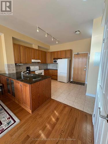 401 - 205 Bolton Street, Ottawa, ON - Indoor Photo Showing Kitchen