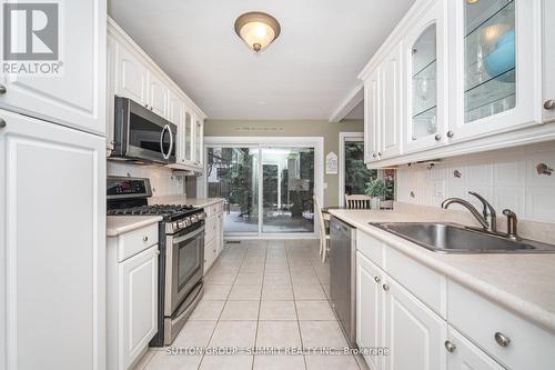 25 Sora Drive, Mississauga, ON - Indoor Photo Showing Kitchen