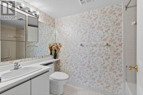 1006 - 257 Bath Road, Kingston (West Of Sir John A. Blvd), ON - Indoor Photo Showing Bathroom