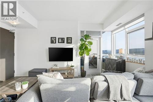 550 North Service Road Unit# 801, Grimsby, ON - Indoor Photo Showing Bedroom