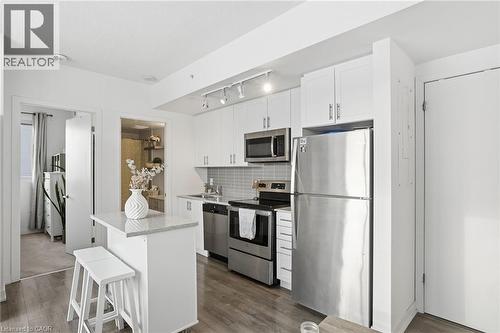 550 North Service Road Unit# 801, Grimsby, ON - Indoor Photo Showing Kitchen With Upgraded Kitchen