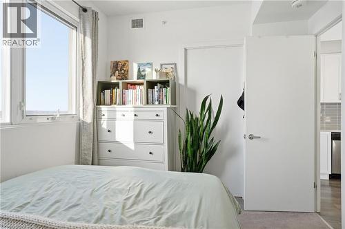 550 North Service Road Unit# 801, Grimsby, ON - Indoor Photo Showing Bedroom