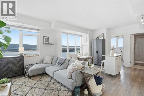 550 North Service Road Unit# 801, Grimsby, ON - Indoor Photo Showing Living Room